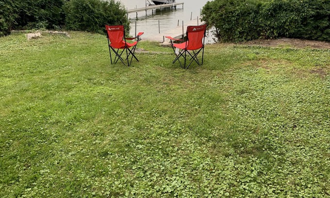 Scugog Cottage | Red Little Cabin on Lake Scugog