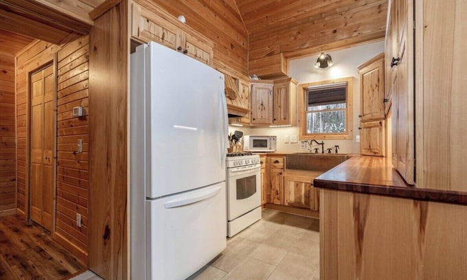 Bigfork Cabin | Red Pine Refuge - Two Bedroom, Two Bathroom with Loft, Private Lakefront Home