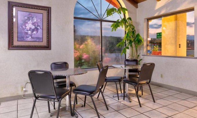 Vernon Hotel | Red River Inn