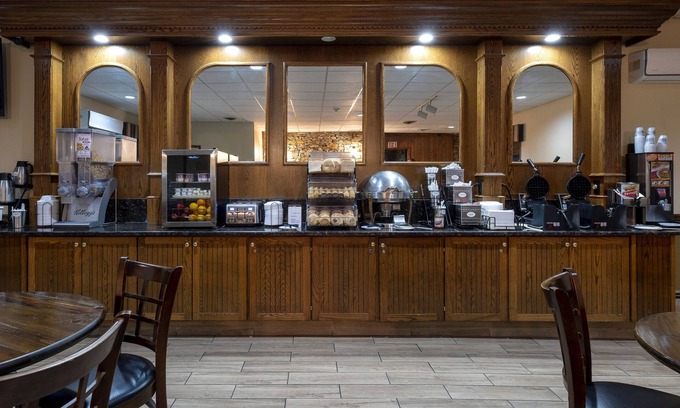 Milnesville Hotel | Red Roof Inn & Suites Hazleton