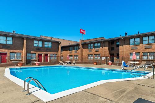 Lexington Hotel | Red Roof Inn & Suites Lexington - Hamburg