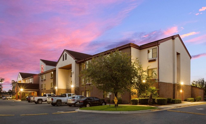 Pooler Hotel | Red Roof Inn & Suites Savannah Airport