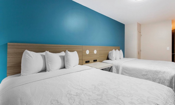 Ditmas Park Hotel | Red Roof PLUS+ Brooklyn - Flatbush Ave