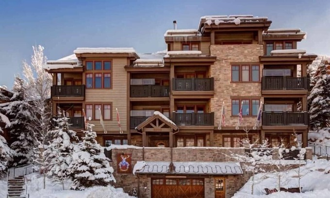 Deer Valley Condo | Red Stag Lodge 402 - 5 Star Review, Freshly Remodeled, Quick Walk to Lifts