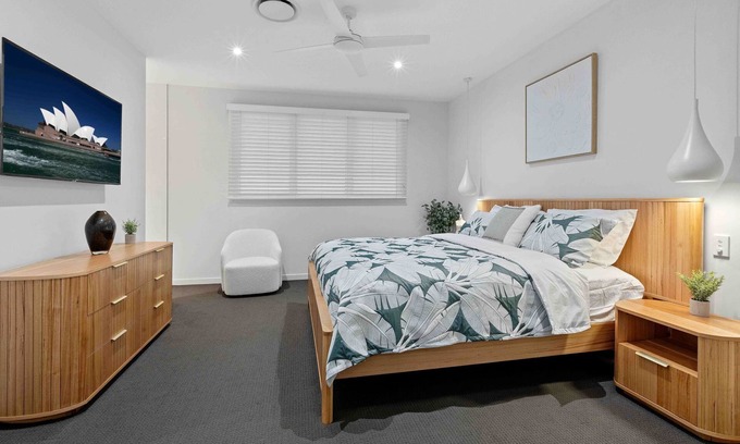 Redcliffe House | "Redcliffe CBD family beach house" - Redcliffe Q 4020