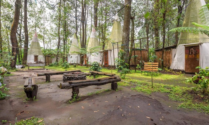 Batu RV Rental | RedDoorz @ Apache Camp