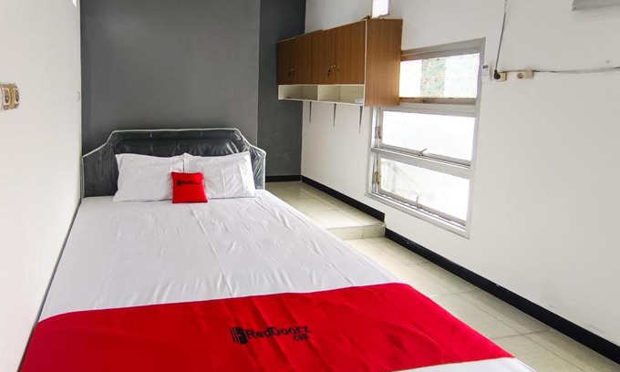 Pare Hotel | RedDoorz at Brawijaya Central Kampung Inggris