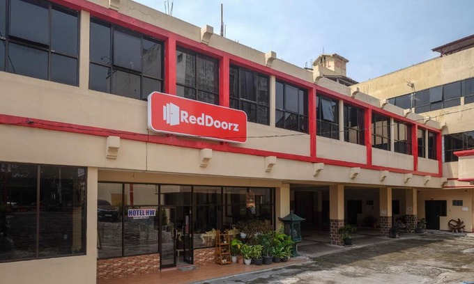 Surakarta Hotel | RedDoorz at H&W Hotel Solo