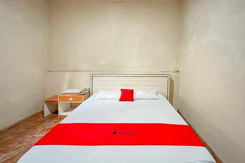 Rendeh Hotel | RedDoorz at Roma 88 Tomo Sumedang