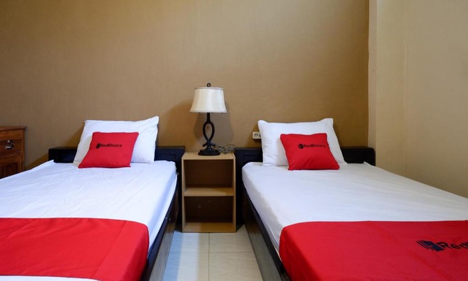 Banjarasri Hotel | RedDoorz At Telaga Mulya Hotel Wates