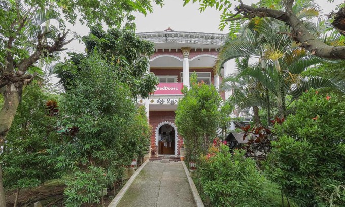 Dinoyo Hotel | RedDoorz at Villa Puncak Tidar