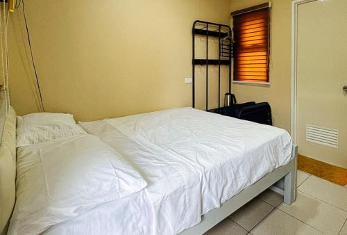 East Bajac-Bajac Hotel | RedDoorz @ CMS Apartelle Olongapo City
