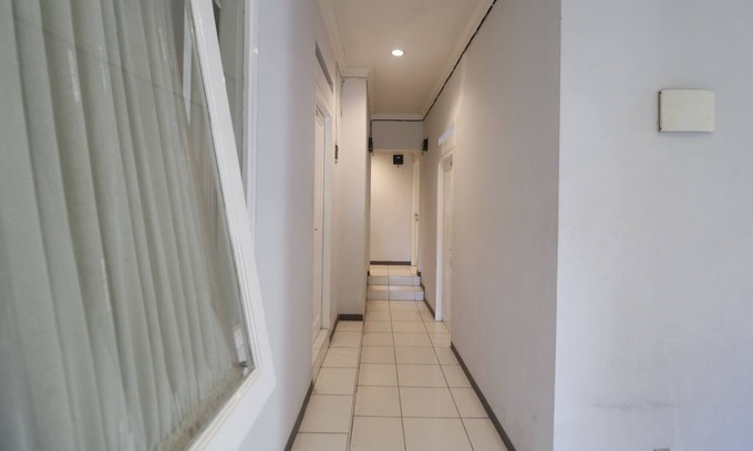 Mampang Prapatan House | RedDoorz @ Jalan Gatot Subroto Jakarta