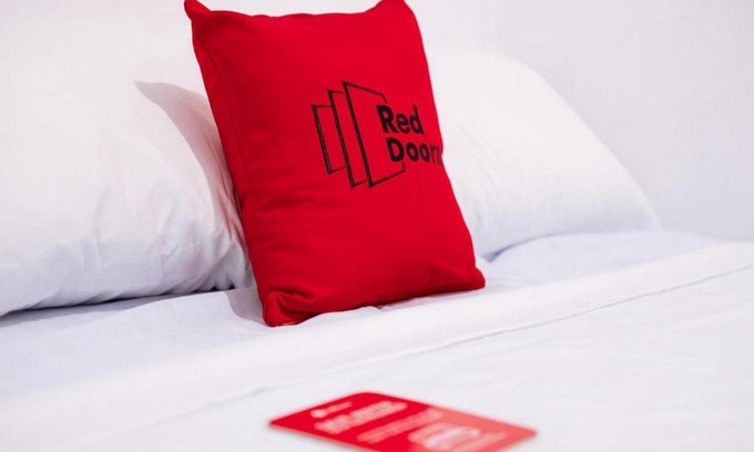 West Cirebon Hotel | RedDoorz @ Kings Hotel near CSB Mall