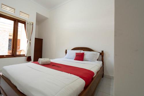 Buleleng Hotel | RedDoorz near Buleleng Harbour 2