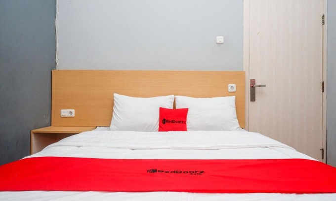 Batang Hotel | RedDoorz near Exit Tol Batang