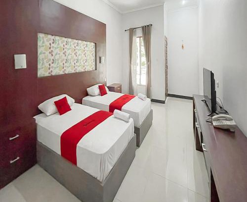 Java Hotel | RedDoorz near Exit Toll Kalijati Subang