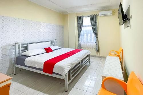 West Cirebon Hotel | RedDoorz near Grage Mall Cirebon