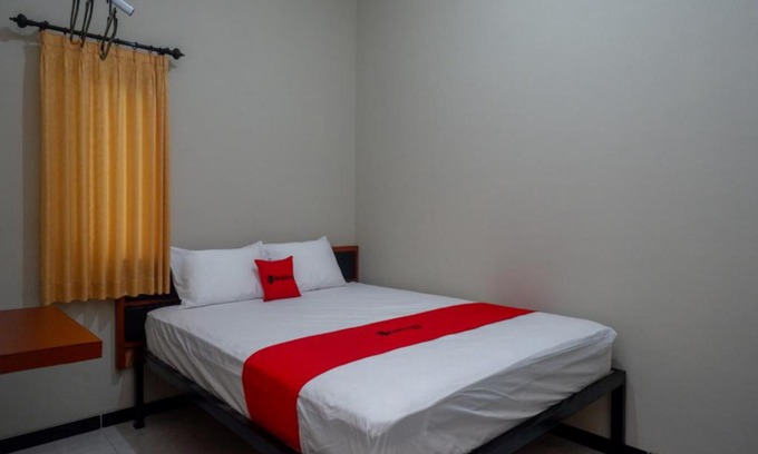 Banyumas Hotel | RedDoorz near Kampus UMP Purwokerto 2
