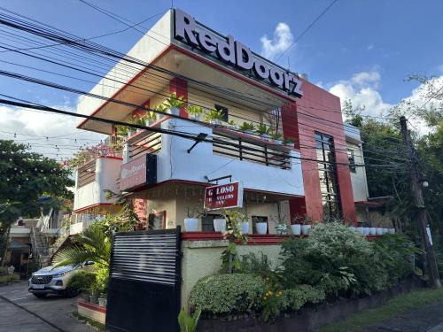 Legazpi Hotel | RedDoorz near Mariners Legazpi