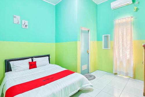 Karangtengah Hotel | RedDoorz near RS Dr Hafiz Cianjur