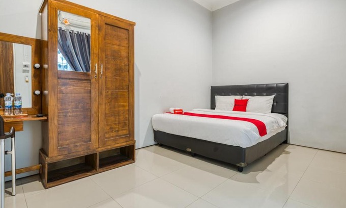 Surabaya House | RedDoorz near Surabaya Zoo