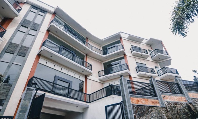Batu Hotel | RedDoorz near Taman Rekreasi Selecta