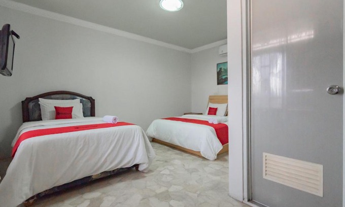 Sukaluyu Hotel | RedDoorz near Tugu Kuda Kosong Cianjur