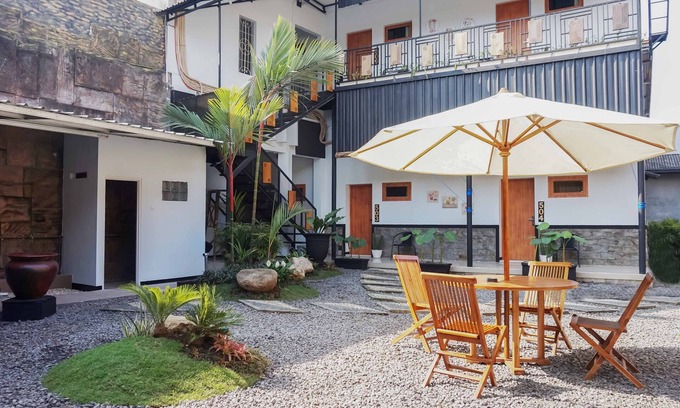 Malang Hotel | RedDoorz near Velodrome Malang 2