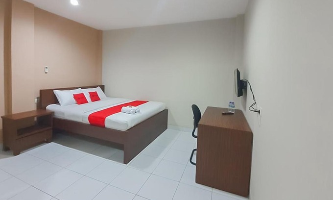 Balikpapan Hotel | RedDoorz Plus at Pelita Guest House Balikpapan