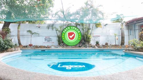 Barretto Hotel | RedDoorz Plus Lagoon Resort Zambales