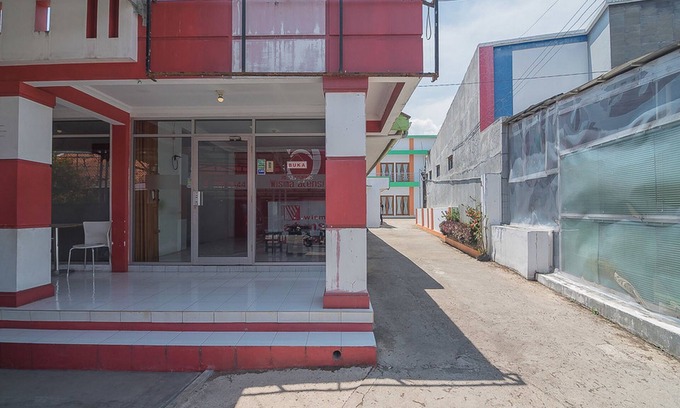 Cigugur House | RedDoorz Plus near Alun Alun Kuningan