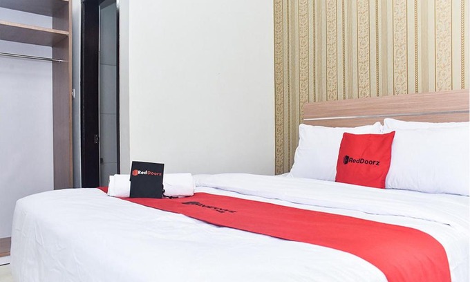 Klojen House | RedDoorz Plus near Malang Town Square