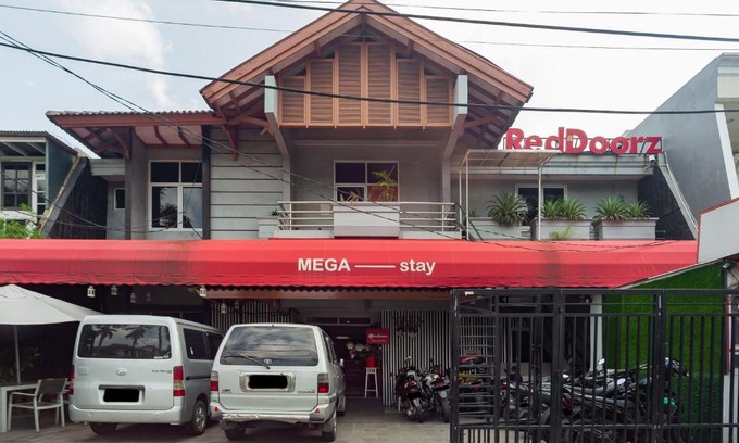 Gading House | RedDoorz Plus near Mall Kelapa Gading