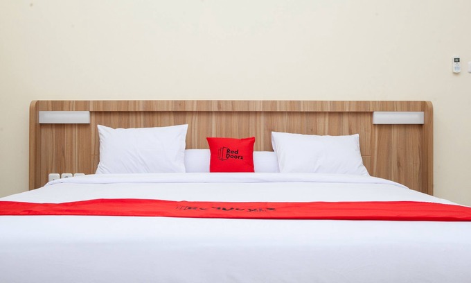 Astana Anyar Hotel | RedDoorz Plus near Pasundan University