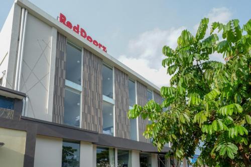 Baki Hotel | RedDoorz Plus near Solo Baru