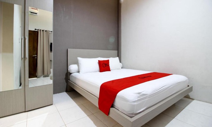 Depok House | RedDoorz Plus near UPN Jogjakarta 2