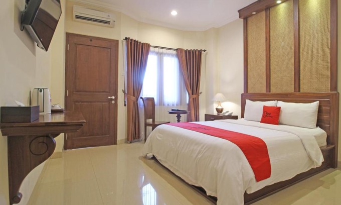 Laweyan Hotel | RedDoorz Premium At The Garden Suites Solo