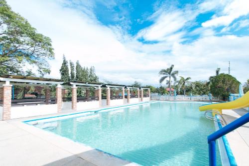 Lemery Hotel | Reddoorz @ Royal Grande Beach Resort Batangas