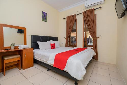 Malang Hotel | RedDoorz Syariah At Danau Maninjau Sawojajar