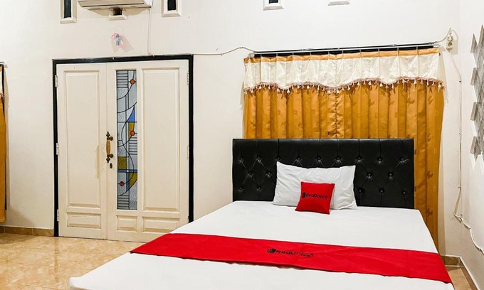 Kepanjen Hotel | RedDoorz Syariah At Santana Stasiun Kepanjen