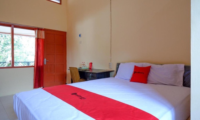 Purwokerto House | RedDoorz Syariah near Alun Alun Purwokerto