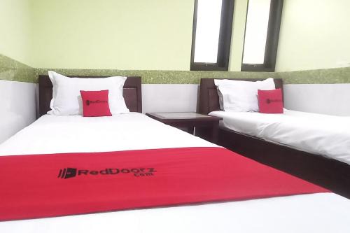 Sedati Hotel | RedDoorz Syariah near Bypass Krian