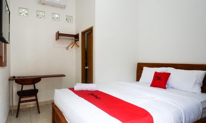 West Semarang Hotel | RedDoorz Syariah near Exit Tol Krapyak Semarang