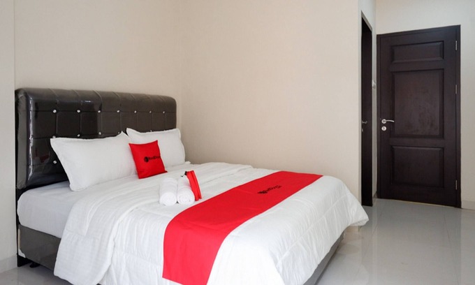 Purwokerto Hotel | RedDoorz Syariah near RSUD Margono Purwokerto