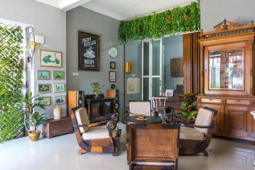 Malang House | RedDoorz Syariah near RRI Malang