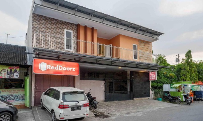 Tegal Hotel | RedDoorz Syariah near RS Mitra Keluarga Tegal