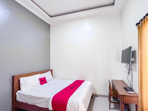 Sidoarjo Hotel | RedDoorz Syariah near Suncity Waterpark Sidoarjo