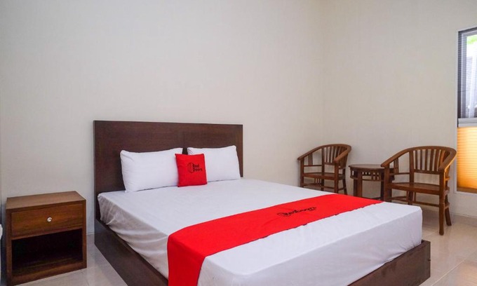 Surakarta Hotel | RedDoorz Syariah near Transmart Pabelan Solo