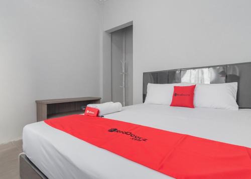 Jambelaer Hotel | RedDoorz Syariah near Wisata Situ Gunung Sukabumi